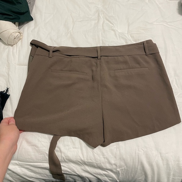 Express Shorts - Picture 3 of 6